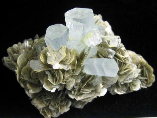 Beryl (Var. Aquamarine) with Muscovite.
Chumar Bakhoor, Hunza Valley, Gilgit District, Gilgit-Baltistan, Northern Areas, Pakistan.
14 x 10 x 10 cm; 760 gram (Author: Louis Friend)