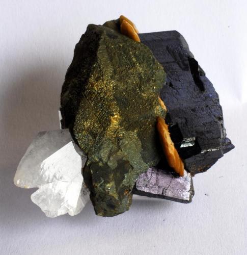 Calcopirite, Ferberite, Siderite, Quartz
Panasqueira Mine, Barroca Grande, Portugal
6x4 cm (Author: Enrique Llorens)