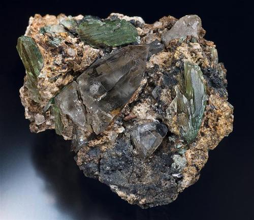 Hiddenite with Quartz
Rist Mine, Hiddenite, Alexander Co., North Carolina, USA
6.2 x 4.7 cm (Author: am mizunaka)