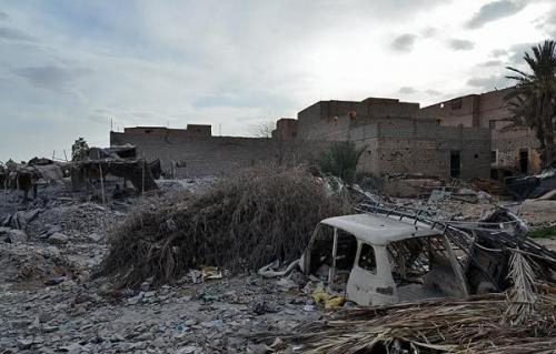 Erfoud es famoso por las calizas fosilíferas pulidas. El área de trabajo parece recién arrasada por una guerra. 
G. Sobieszek photo. (Autor: Josele)