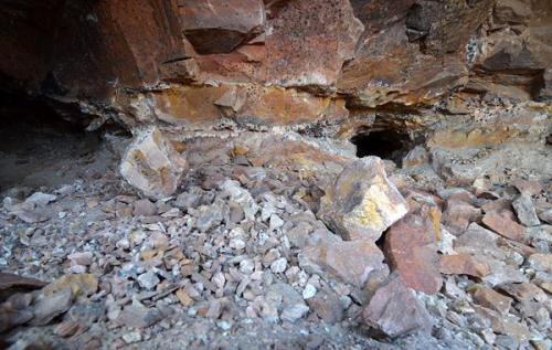 Venas de barita y galena que a veces contienen buenos ejemplares de cerusita. 
G. Sobieszek photo. (Autor: Josele)