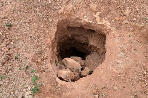 Uno de los pozos de donde extraen endlichita en la cantera AB. 
G. Sobieszek photo. (Autor: Josele)