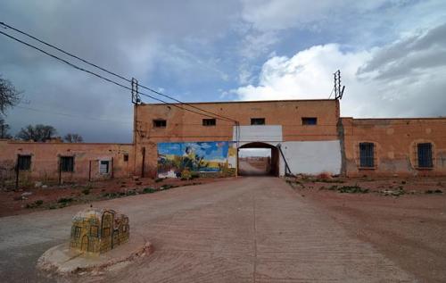 Entrada al poblado minero de Mibladen. 
G. Sobieszek photo. (Autor: Josele)