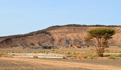Nueva mina en Afrou, cerca de Oumjrane, de donde sale barita, marcasita, calcopirita, cuarzo, etc.
G. Sobieszek photo. (Autor: Josele)
