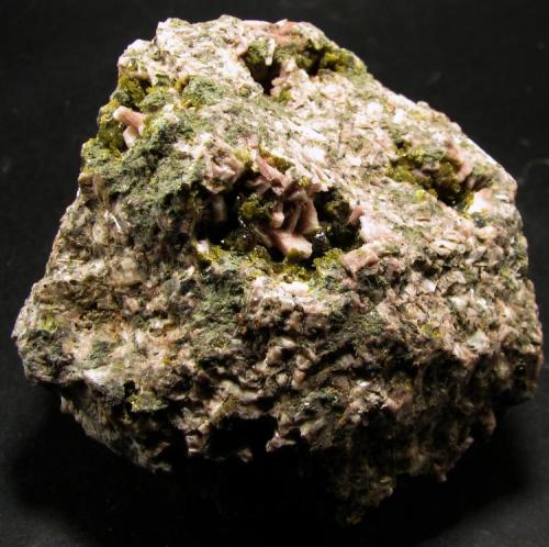 Clinozoisita
Cantera Los Arenales, Torás, Castellón, Comunidad Valenciana, España.
49 x 49 x 32 mm. (Autor: José Luis Zamora)