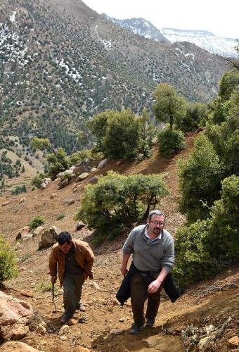 Subiendo hacia el yacimiento de arfvedsonita de Jebel Ewargizen.
G. Sobieszek photo. (Autor: Josele)