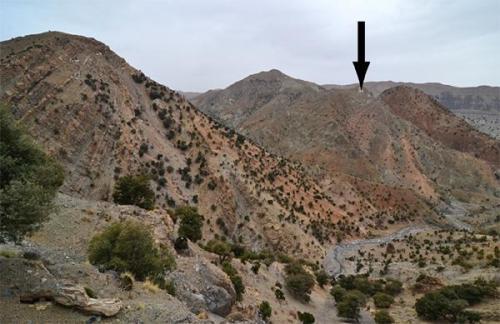 Vista del yacimiento de cuarzo y epidota desde el collado de Tizi`n`Bab.
G. Sobieszek photo. (Autor: Josele)