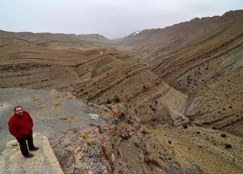 Visita al collado de Tizi`n`Bab, cerca de Imilchil, localidad con epidota y cuarzo.
G. Sobieszek photo. (Autor: Josele)