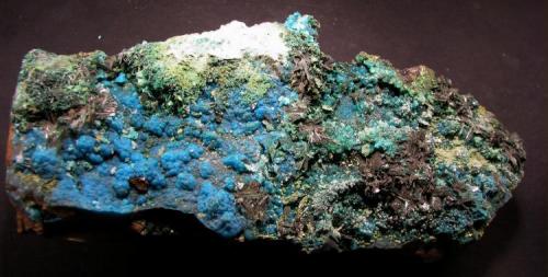 Atacamita
Mina La Farola, Cerro Pintado, Tierra Amarilla, provincia de Copiapó, región de Atacama, Chile
110 x 51 x 25 mm. (Autor: José Luis Zamora)