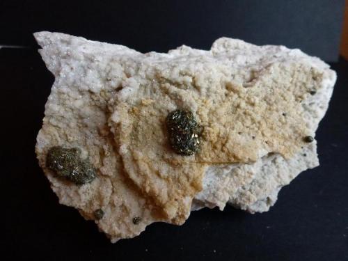 Marcasita en Dolomita<br />Las Suertes Quarry, Las Suertes, Vegas de Matute, Comarca Suroeste, Segovia, Castile and León, Spain<br />12 x 7 cm.<br /> (Autor: javier ruiz martin)