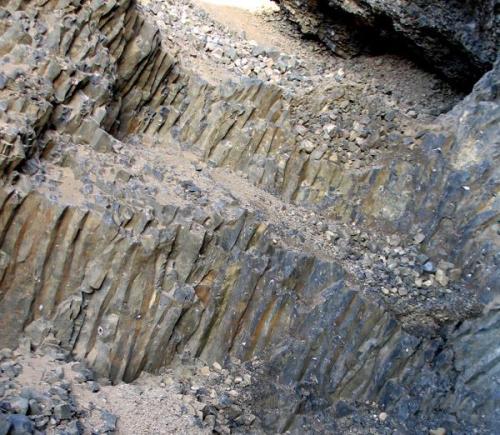 Canteras en los basaltos columnares de Sidi Rahal donde aparecen ágatas y geodas de amatista.
Fot. K. Dembicz. (Autor: Josele)