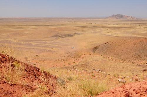 Vista del desierto desde el afloramiento cretácico de El Bega, donde se encuentran fósiles de dinosaurio.
Fot. K. Dembicz. (Autor: Josele)