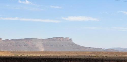 Vista general de la mas famosa localidad paleontológica de Marruecos: Jebel Issimour, de donde salen buenos trilobites del devónico, crinoideos, peces y más.
Fot. K. Dembicz. (Autor: Josele)