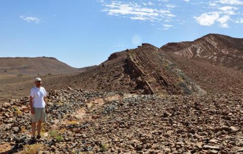 En este lugar se ecuentran muchos trilobites, cerca de la carretera de Alnif a Mecissi.
Fot. K. Dembicz. (Autor: Josele)