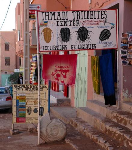 Tienda de fósiles en Alnif.
Fot. J. Scovil. (Autor: Josele)