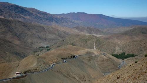 Carretera de Marrakech a Tizi-n-Tichka a través del Alto Atlas.
Fot. J. Scovil. (Autor: Josele)