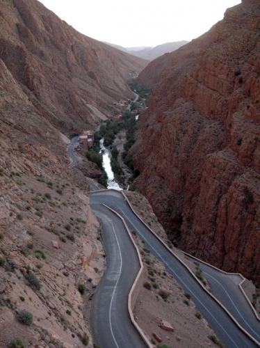 Carretera panorámica en el valle de Dades.
Fot. J. Scovil. (Autor: Josele)