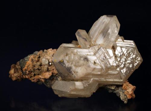 Cerusita
Touissit, Oujda, Marruecos
14 x 9,5 x 5 cm
Una hermosa macla cíclica completa de notables dimensiones, en matriz de dolomita.
Obtenida en enero de 1981, está en la colección del Museo de Céncias Naturales de Barcelona (registro MGB 14394).
Foto: Joan Rosell (Autor: Carles Curto)