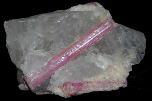 Rubelita.
Rozná Hradisko, Rozná pegmatite, Zd’ár nad Sázavou, Vysocina Region, Moravia, República Checa.
Medidas pieza: 5,1x3,2x1,8 cm (Autor: Sergio Pequeño)