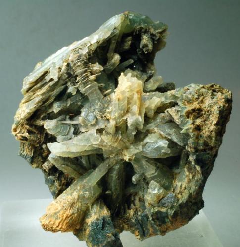 Cuarzo (variedad prasio)<br />Montmany road, Figaró-Montmany, Comarca Vallès Oriental, Barcelona, Catalonia / Catalunya, Spain<br />55 x 50 x 30 mm<br /> (Autor: Joan Martinez Bruguera)