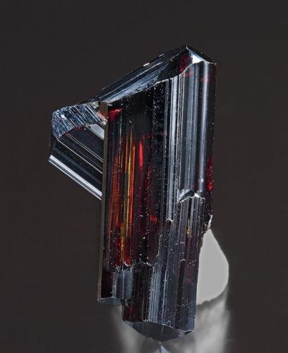 Rutile
Rist Mine, Hiddenite, Alexander Co., North Carolina, USA
9.6 x 15.4 mm (Author: am mizunaka)