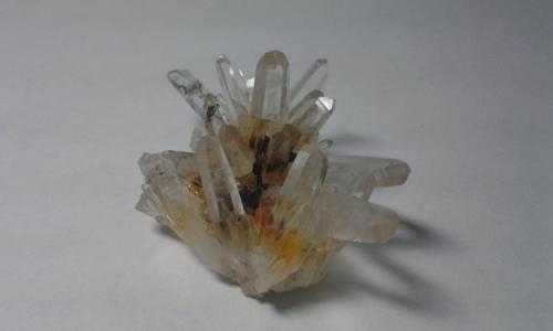 Cuarzo
Mina Huarón, San José de Huayllay, Cerro de Pasco, Perú
5.3 x 2.5 x 3.4 cm (Autor: Gianfranco Rodríguez T.)