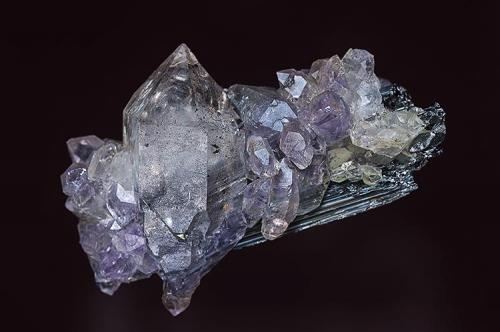 Quartz (var Amethyst), Rutile
Rist Mine, Hiddenite, Alexander Co., North Carolina, USA
3.2 x 2.2 cm. (Author: am mizunaka)