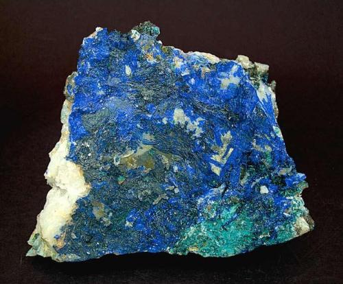 Linarita
Goulmina, Er Rachidia, Marruecos
Tamaño de la pieza: 10.5 × 8 × 4 cm.
El cristal más grande mide: 2.5 × 0.2 cm.
Encontrada el año 2003
Foto: Minerales de Referencia (Autor: Jordi Fabre)