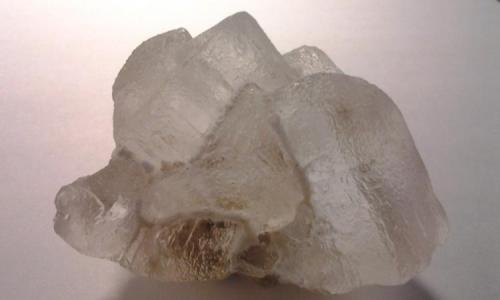 Halita
Salinas de Otuma, Pisco, Ica, Perú.
6.8 x 7.4 x 5.7 cm (Autor: Gianfranco Rodríguez T.)