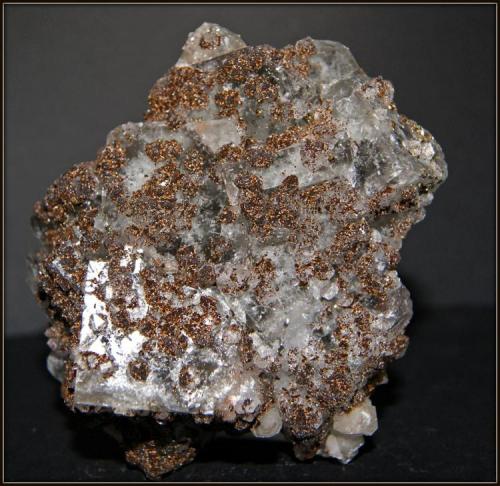 Fluorita recubierta de Goethita
El Hamman, Meknès, Tafilalet, Marruecos
9.5 x 8.5 cm (Autor: Mijeño)