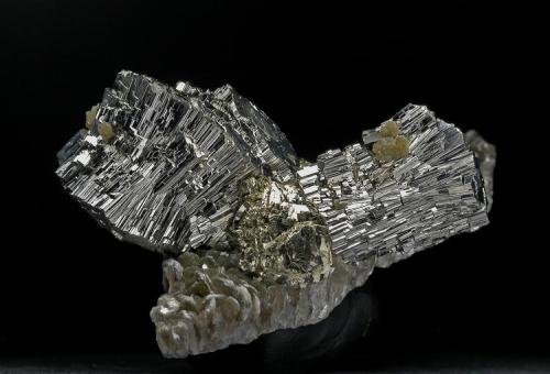 Arsenopirita-Pirita-Mica
Panasqueira, Covilha, Castelo Branco, Beira Baixa, Portugal
50x30mm
2010 (Autor: Carlos Pareja)