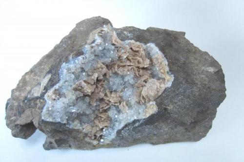 Dolomite on quartz. Vug size 14cm. wide. Fonda NY. (Author: vic rzonca)