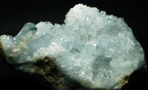 Celestina
Sakoany mine - Valle de la Sofia - Mahajanga - Majunga - Madagascar
125 x 65 x 65 mm
El cristal mayor hace 30 mm (Autor: Joan Martinez Bruguera)