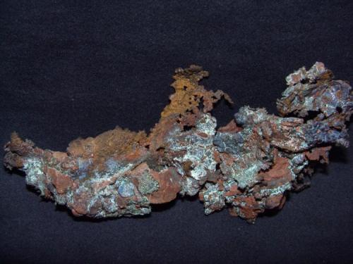 Cobre nativo.
Minas de Herrerías, Las Herrerías, Puebla de Guzmán, Huelva, Andalucía, España.
15x7 cm. (Autor: jaume.vilalta)