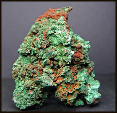 Malaquita sobre Cobre
Cerro Minado - Huércal-Overa - Almería - Andalucía - España
9 x 7 cm (Autor: Mijeño)