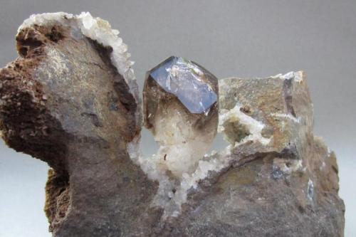 Quartz, the crystal is 6x4.5 cm., Fonda, NY. Collected 6/18/12. (Author: vic rzonca)