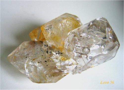 Quartz (Herkimer Diamond) crystal cluster
Ace of Diamonds Mine, Middleville, New York, USA.
Size: 10cm x 6,5cm x 4cm (Author: Leon56)