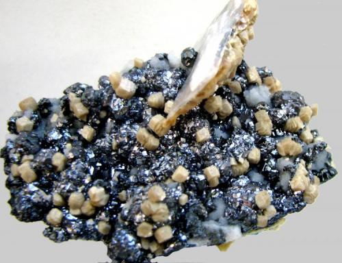 Tennantita
Julcani, Angaraes, Departamento de Huancavelica, Perú
69 x 52 x 49 mm. (Autor: José Luis Zamora)
