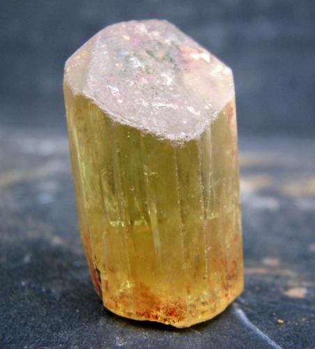 Apatito
Cerro de Mercado, Durango, México
32 x 18 x 21 mm. (Autor: José Luis Zamora)