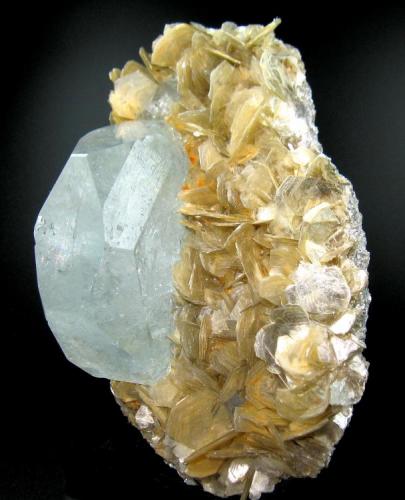 Berilo, moscovita
Mt Xuebaoding, Pingwu, Mianyang, Sichuan, China
100 mm x 70 mm (Autor: Carles Millan)