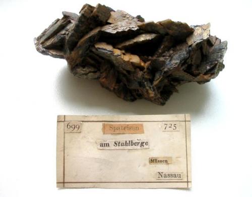 Siderite
Stahlberg mine, Müsen, Siegerland, Germany
8,2 x 4 cm
With Krantz label, "bricolage style". (Author: Andreas Gerstenberg)
