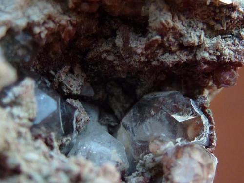 Analcima<br />Mina María, Minas Baños del Gilico, Cehegín, Comarca Noroeste, Region of Murcia (Murcia), Spain<br />3 x 2 cm, El cristal mayor 0,3 cm.<br /> (Autor: javier ruiz martin)