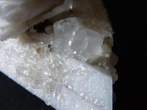 Laumontita con Apofilita<br />El Berrueco, Comarca Sierra Norte (Madrid), Community of Madrid, Spain<br />5 x 2,5 cm.<br /> (Autor: javier ruiz martin)