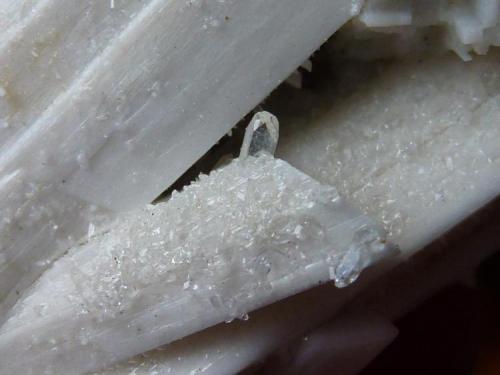 Laumontita con Apofilita<br />El Berrueco, Comarca Sierra Norte (Madrid), Community of Madrid, Spain<br />5 x 2,5 cm.<br /> (Autor: javier ruiz martin)