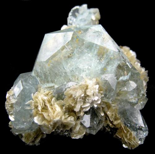 Beryl, muscovite
Xuebaoding, Huya, Pingwu, Mianyang, Sichuan, China
77 mm x 70 mm x 53 mm (Author: Carles Millan)