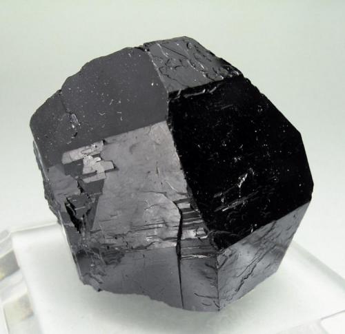 Uvite
Pierrepont, St. Lawrence County, New York,  USA
Specimen size: 3.8 × 3.5 × 3.2 cm.
Mined about 1959
Former collection of Folch duplicates
Photo: Reference Specimens (Author: Jordi Fabre)