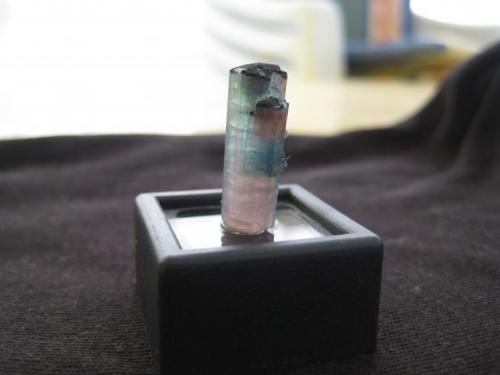 Elbaite
Mica mine, Pamir, Tajikistan
2,1x0,7x0,7 cm (Author: barbie90)