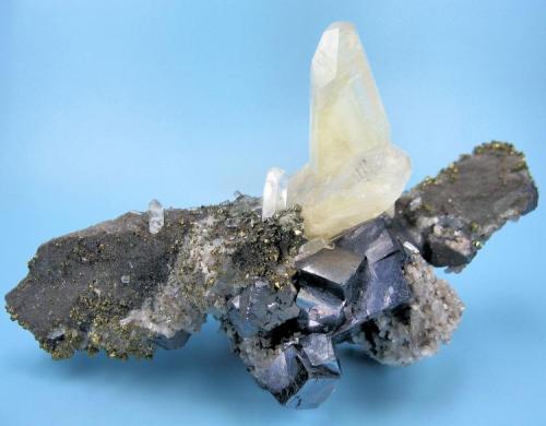 Calcita, galena
Sweetwater Mine (Milliken Mine), Ellington, Viburnum Trend District, Reynolds Co., Missouri, EUA
115 mm x 69 mm x 47 mm (Autor: Carles Millan)