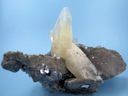 Calcite, galena
Sweetwater Mine (Milliken Mine), Ellington, Viburnum Trend District, Reynolds Co., Missouri, USA
115 mm x 69 mm x 47 mm (Author: Carles Millan)