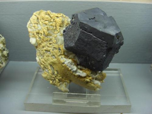 Galena
Mina Regia, Bellmunt del Priorat, Tarragona, Catalunya, España.
10x8x4 cm. (Autor: jaume.vilalta)